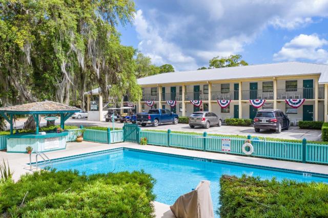 Steinhatchee River Inn and Marina — photo 1