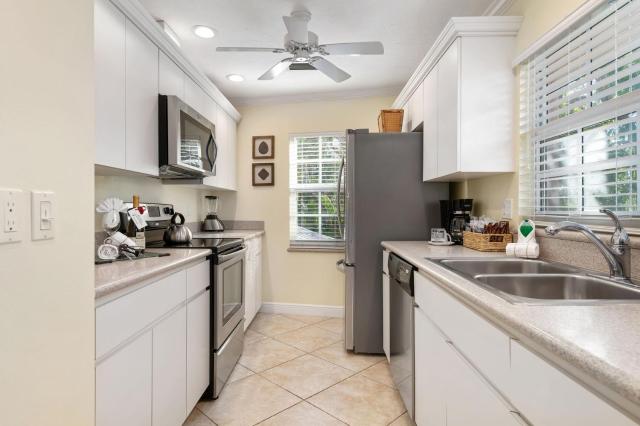 Siesta Key Inn — photo 17