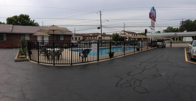 Moonlite Motel Niagara Falls — photo 14
