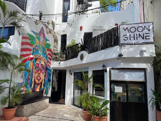 Moonshine Hotel — photo 19
