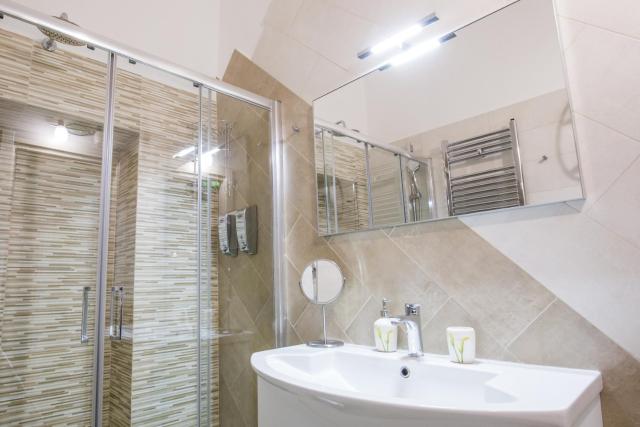 Parthenope Suite Rooms Vomero Vanvitelli a 2 min quartieri spagno via Toledo — photo 18