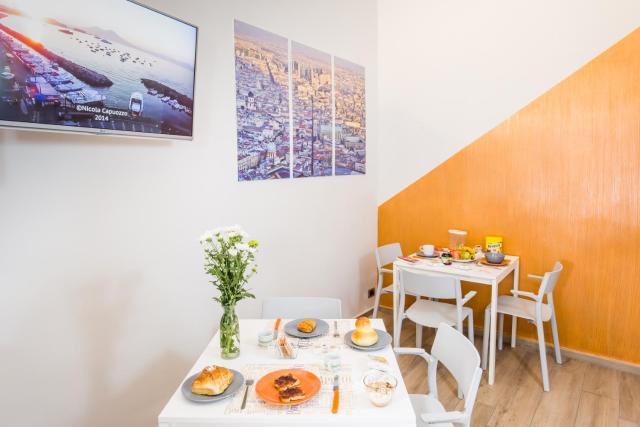 Parthenope Suite Rooms Vomero Vanvitelli a 2 min quartieri spagno via Toledo — photo 4