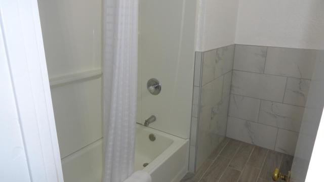 ECONOMY INN MOTEL — photo 18
