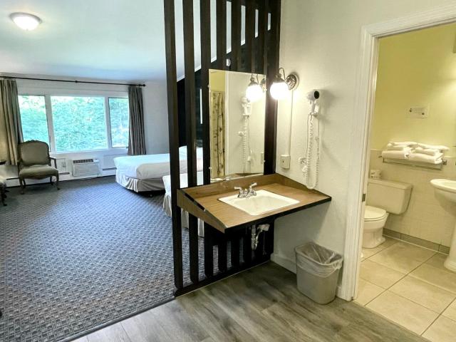Toll Road Inn — photo 8