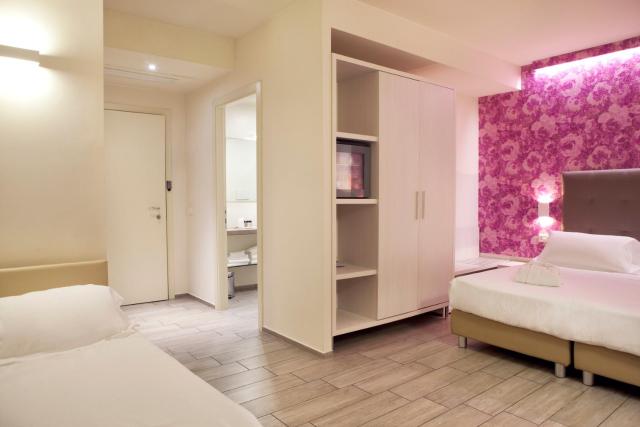 L'Hotel — photo 10