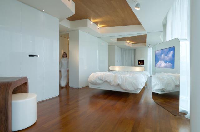 i-Suite Hotel — photo 22