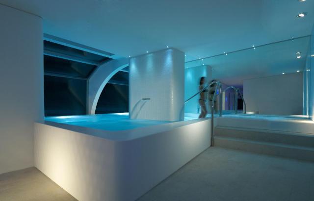 i-Suite Hotel — photo 16