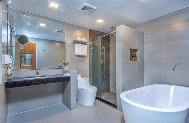 Triton Prestige Seaview and Spa — photo 12