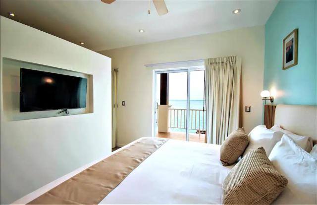 Bartolome Oceanfront Suites — photo 16