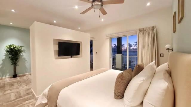 Bartolome Oceanfront Suites — photo 6