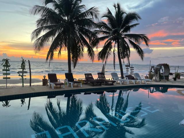 Lanta Paradise Beach Resort — photo 11