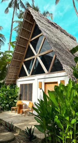 Bermuda Triangle Bungalows — photo 1