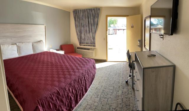 Antlers Budget Inn — photo 11