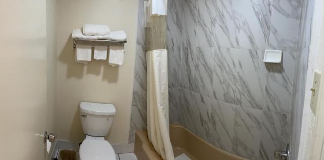 Antlers Budget Inn — photo 3