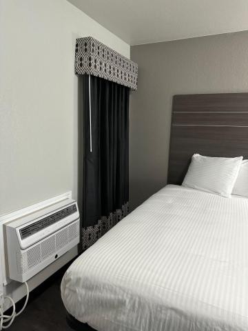 Sleepy Traveler Motel — photo 24