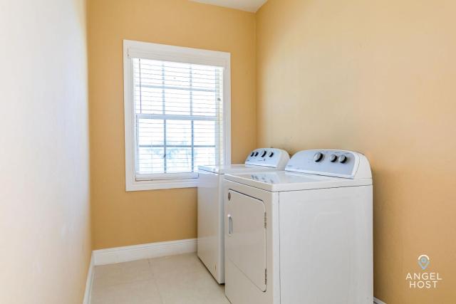 Bright and Roomie Bottle Creek Apartments — photo 22