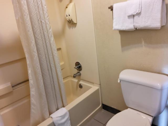 Budget Inn — photo 13