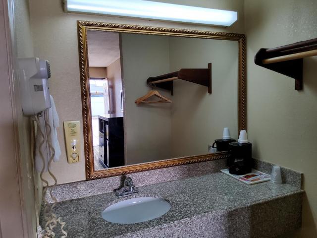 Budget Inn — photo 22