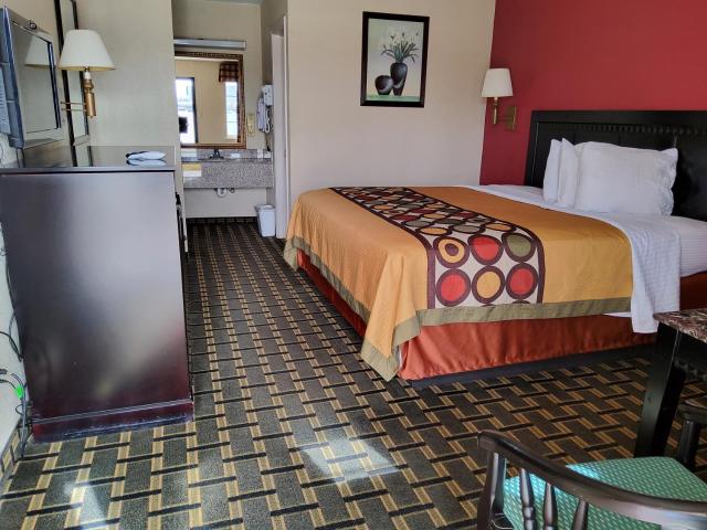 Budget Inn — photo 16