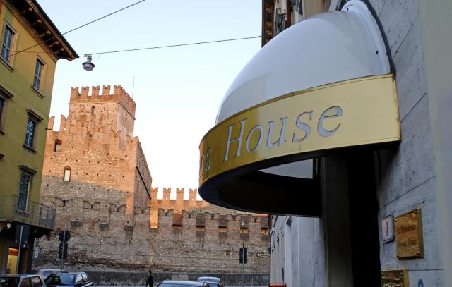 Verona House Aparthotel — photo 9
