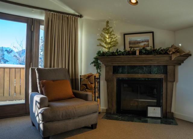 Knob Hill Inn — photo 24