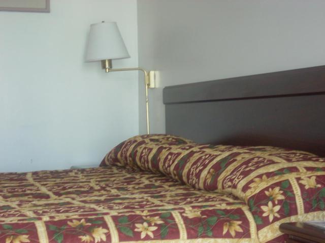 Economy Inn — photo 13
