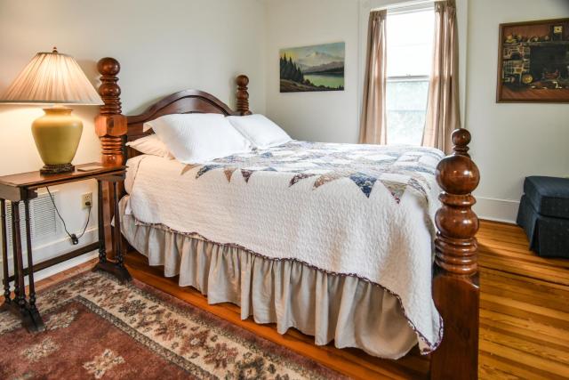 Love Lane Bed & Breakfast — photo 24