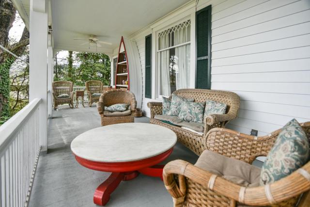Love Lane Bed & Breakfast — photo 10