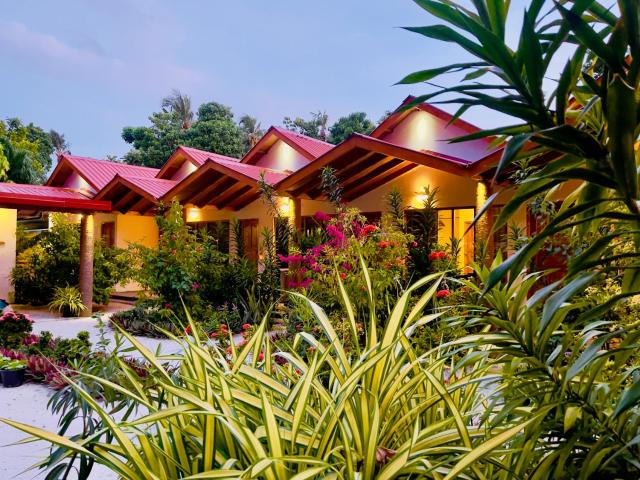 Thoddoo Beach Holiday Inn — photo 1