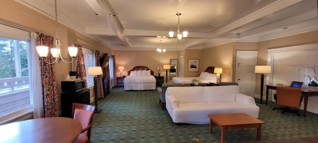 Butterfly Grove Inn — photo 21