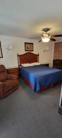 Husker Inn — photo 7