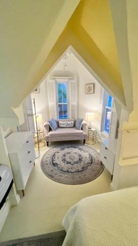 Narragansett House — photo 20