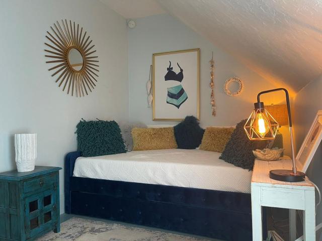 Narragansett House — photo 21