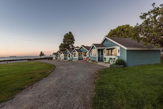 Juan de Fuca Waterfront Hotel & Cottages — photo 1