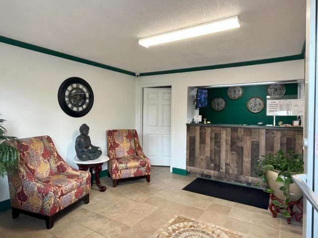 Pine Tree Inn — photo 1