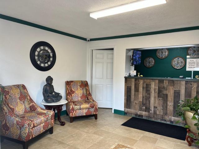 Pine Tree Inn — photo 13