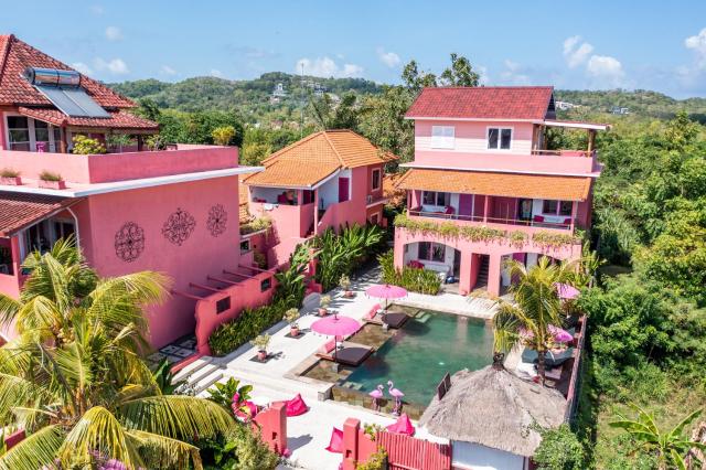 PinkCoco Uluwatu - Constant Surprises & for Cool Adults Only — photo 8