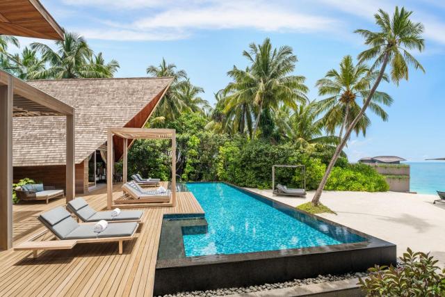 The St. Regis Maldives Vommuli Resort — photo 20