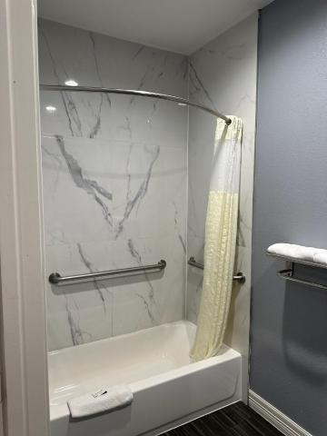 Atlantis Inn & Suites — photo 14