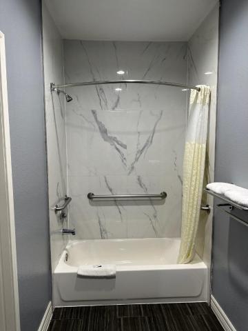 Atlantis Inn & Suites — photo 12