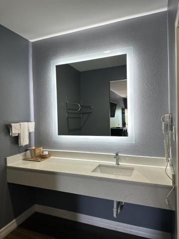 Atlantis Inn & Suites — photo 6