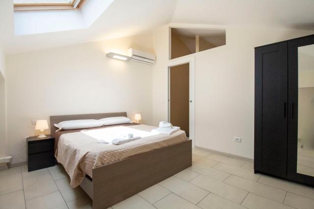 Royal Playa Suite and Apartament -private parking- self chek out — photo 20
