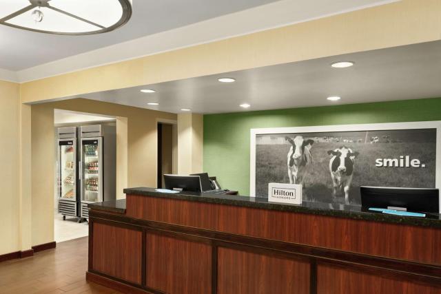 Hampton Inn Portland Airport — photo 7