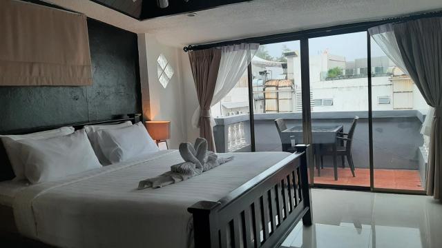 Big Boys' Bed & Burger - Patong Beach — photo 13