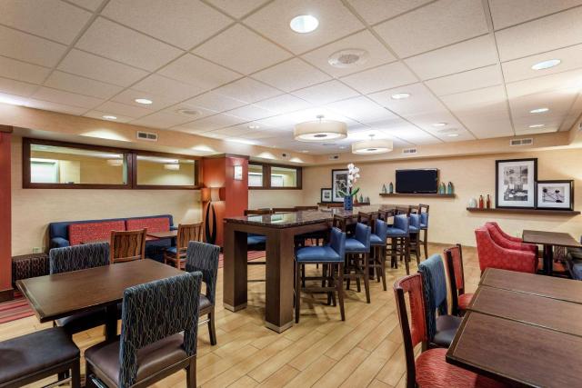 Hampton Inn Milwaukee Airport — photo 10