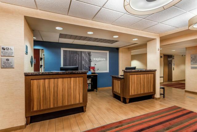 Hampton Inn Milwaukee Airport — photo 8