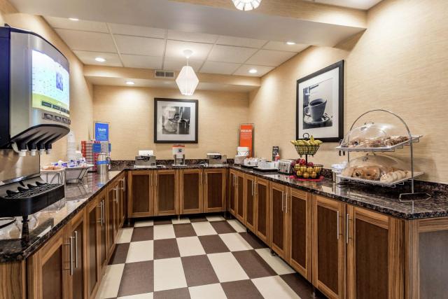 Hampton Inn Milwaukee Airport — photo 11