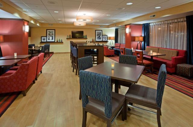 Hampton Inn Milwaukee Airport — photo 15