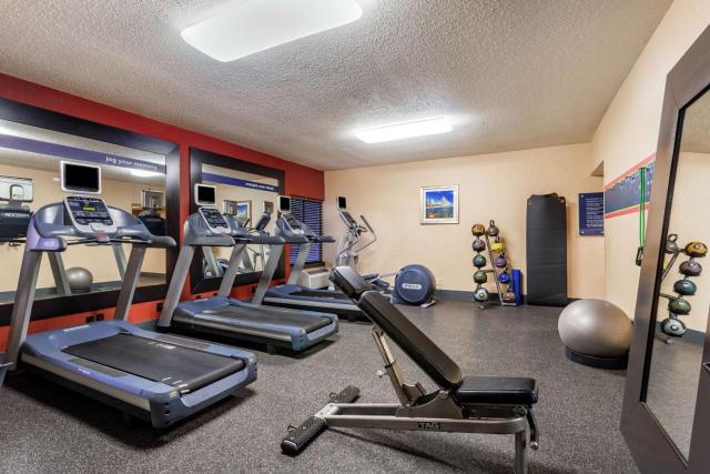 Hampton Inn Milwaukee Airport — photo 16