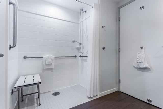 Hampton Inn Milwaukee Airport — photo 22